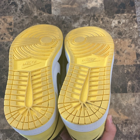 Air Jordan 1 Mid SE ‘Yellow Toe’ w/ original box - Picture 6 of 9